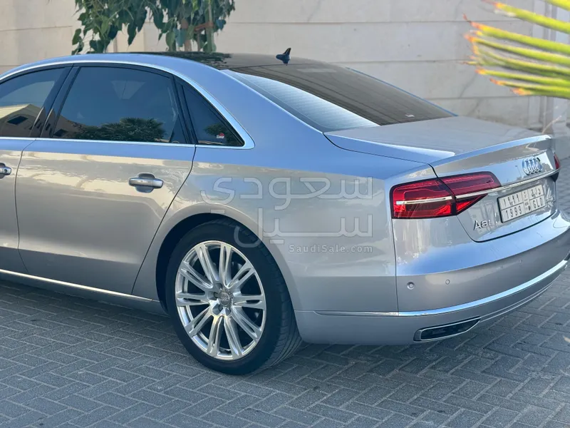 2015 اودي اي 8 ال 50 تي اف اس اي