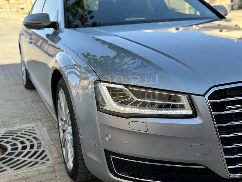 2015 اودي اي 8 ال 50 تي اف اس اي