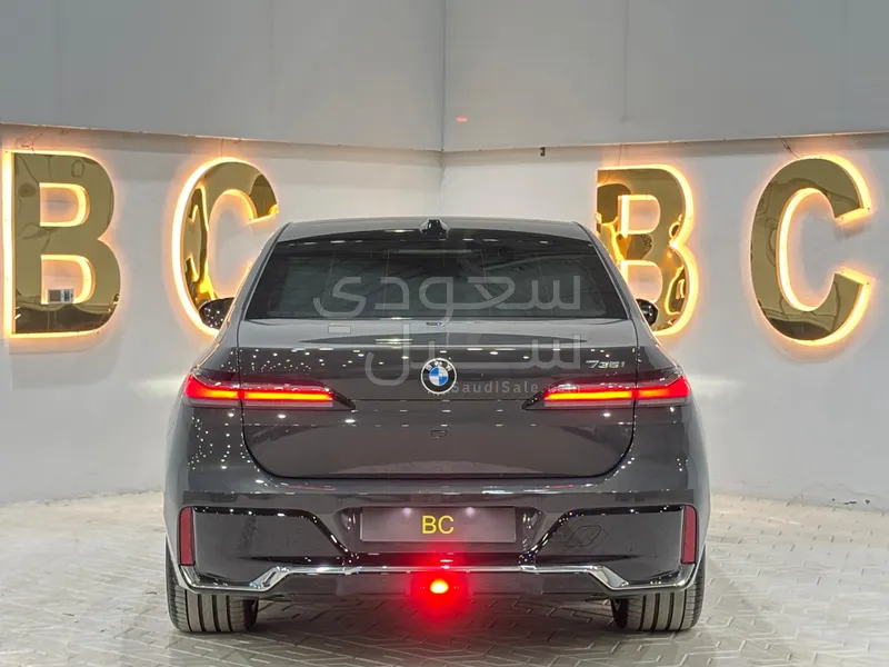 2026 بي ام دبليو الفئة السابعة 735أي