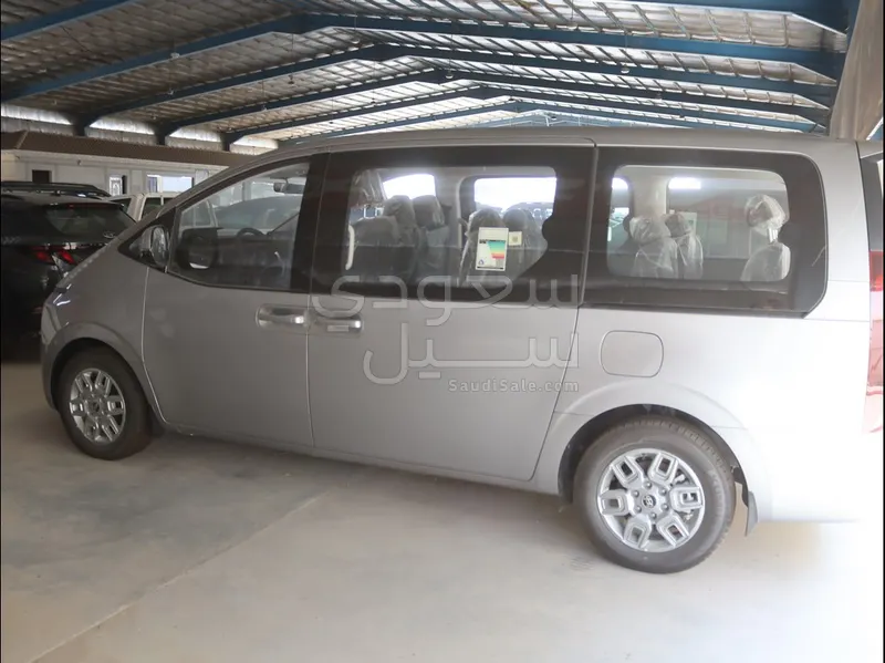 2025 Hyundai Staria