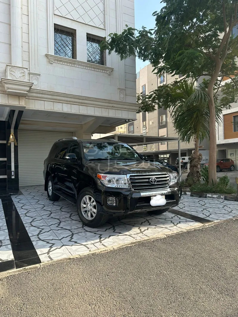 2011 Toyota Land Cruiser GXR