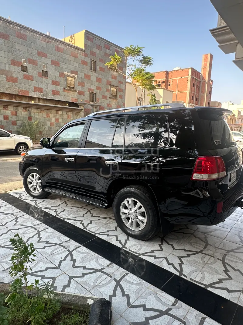 2011 Toyota Land Cruiser GXR