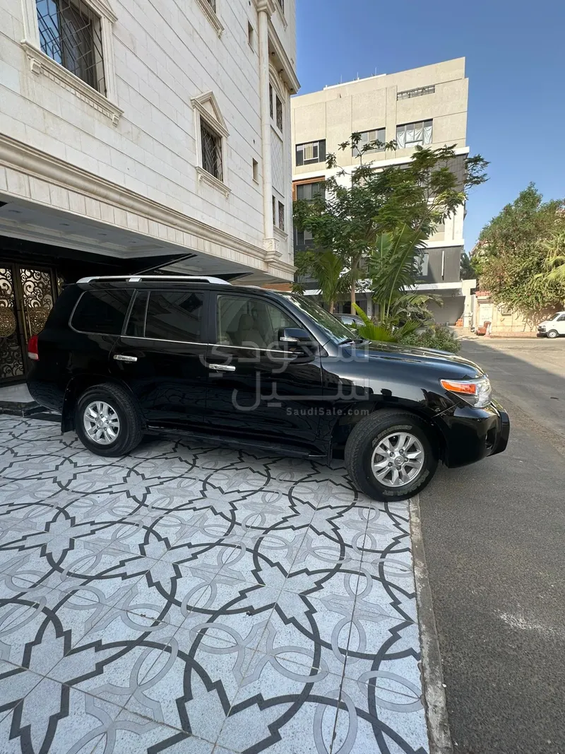 2011 Toyota Land Cruiser GXR