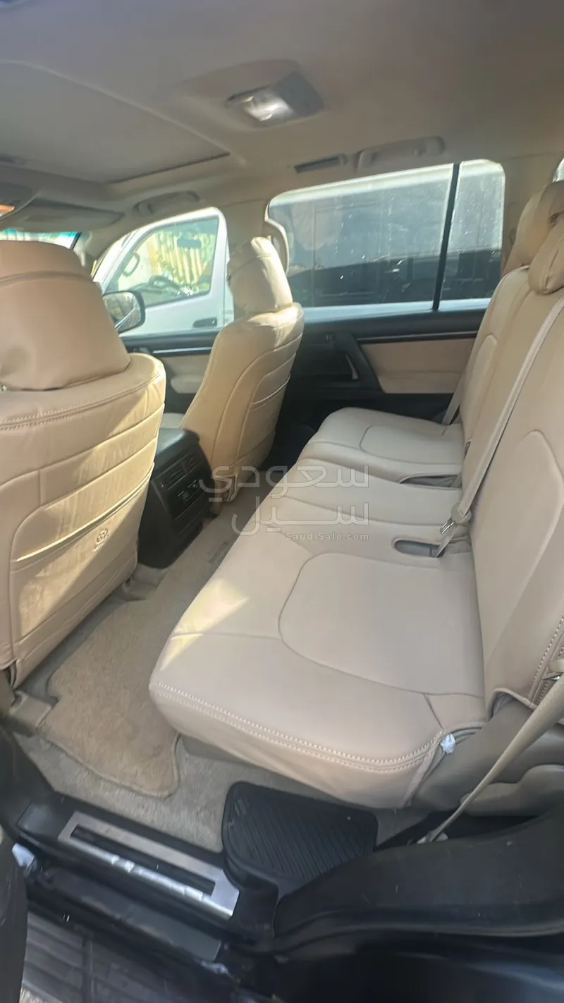 2011 Toyota Land Cruiser GXR