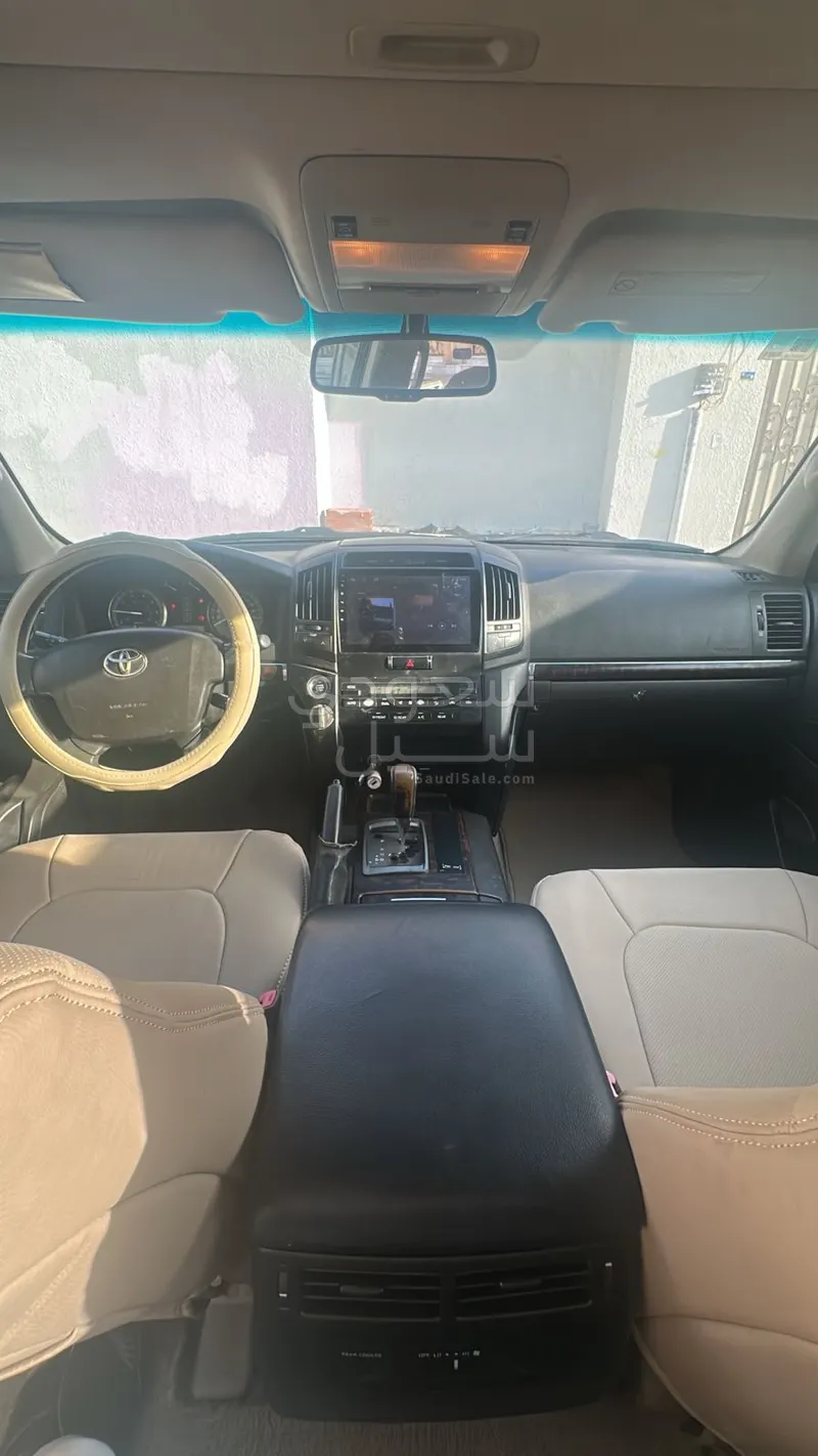 2011 Toyota Land Cruiser GXR