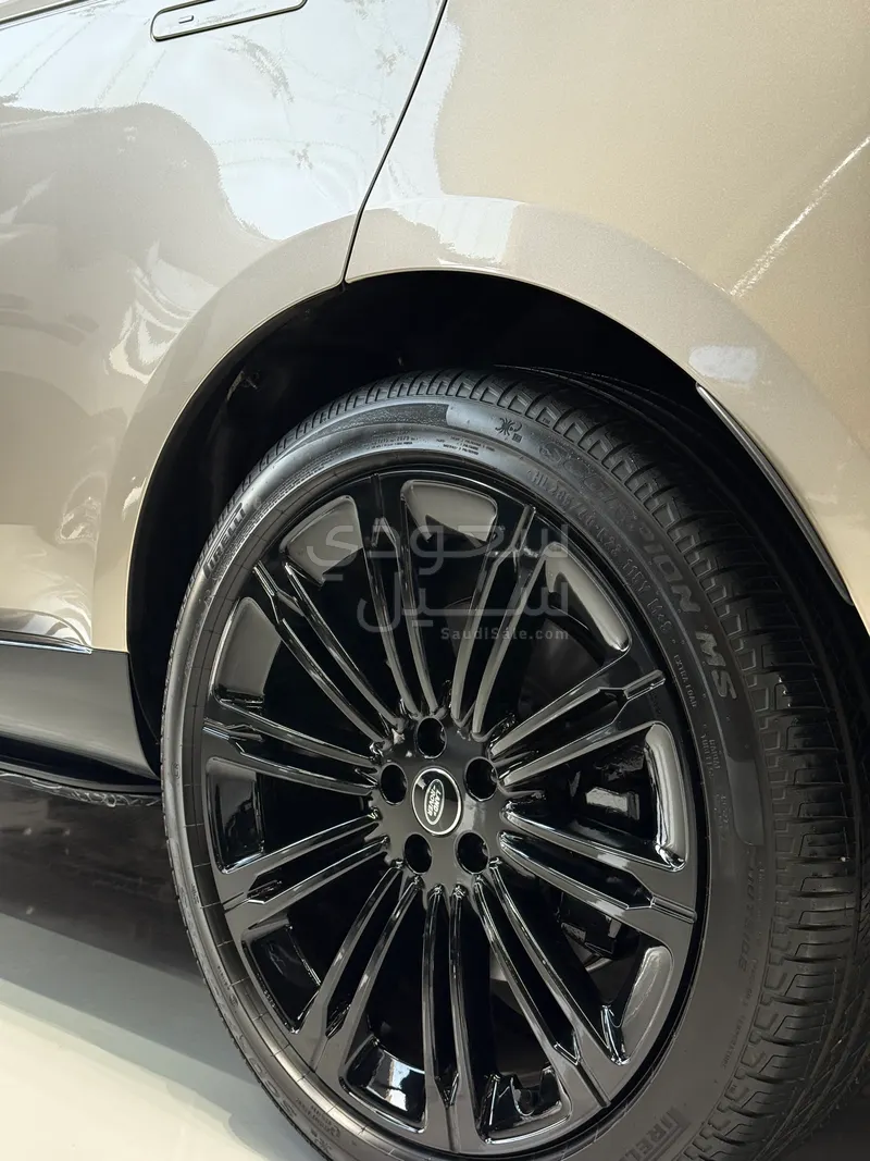 2025 Land Rover Range Rover HSE
