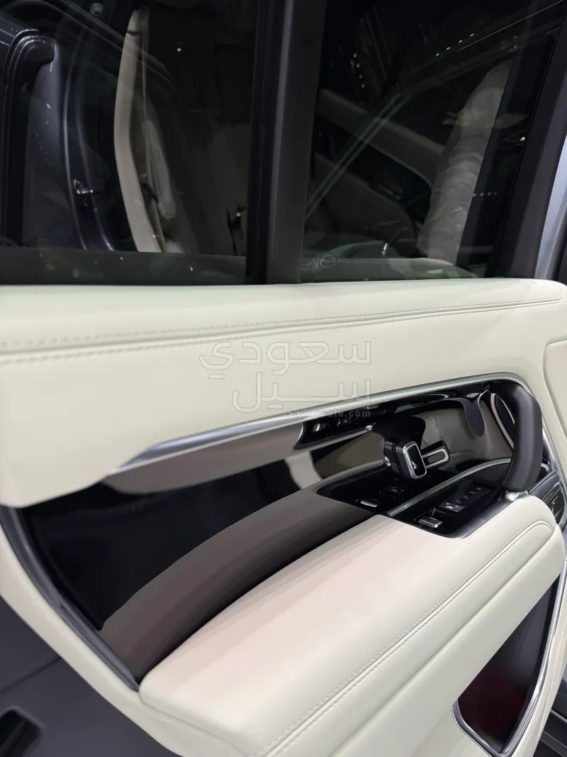 2025 Land Rover Range Rover HSE