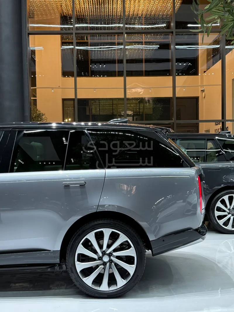 2025 Land Rover Range Rover HSE