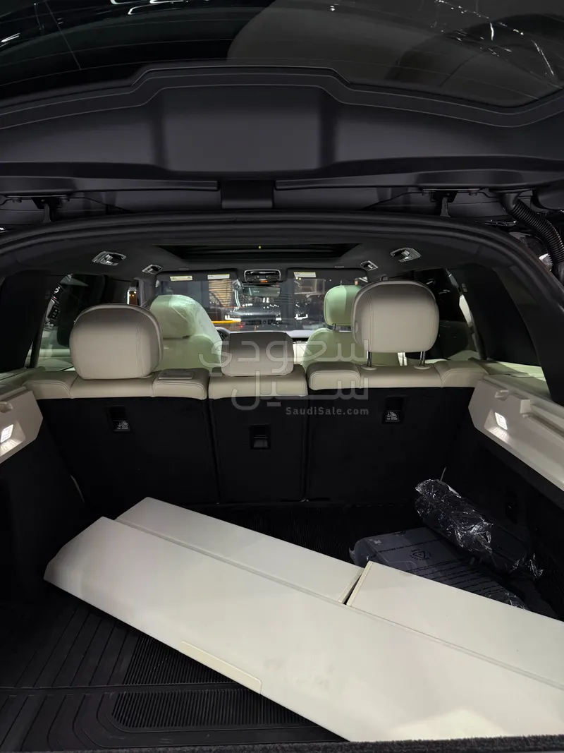 2025 Land Rover Range Rover HSE
