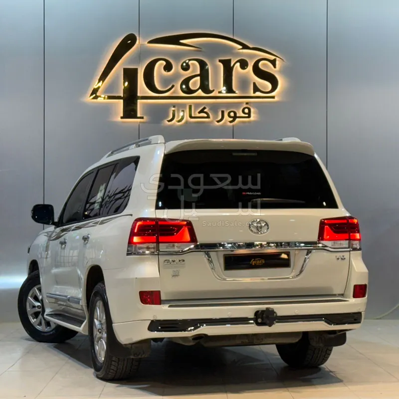 2017 Toyota Land Cruiser GXR
