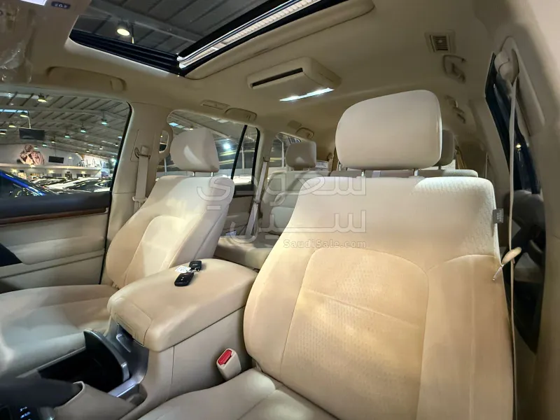 2017 Toyota Land Cruiser GXR