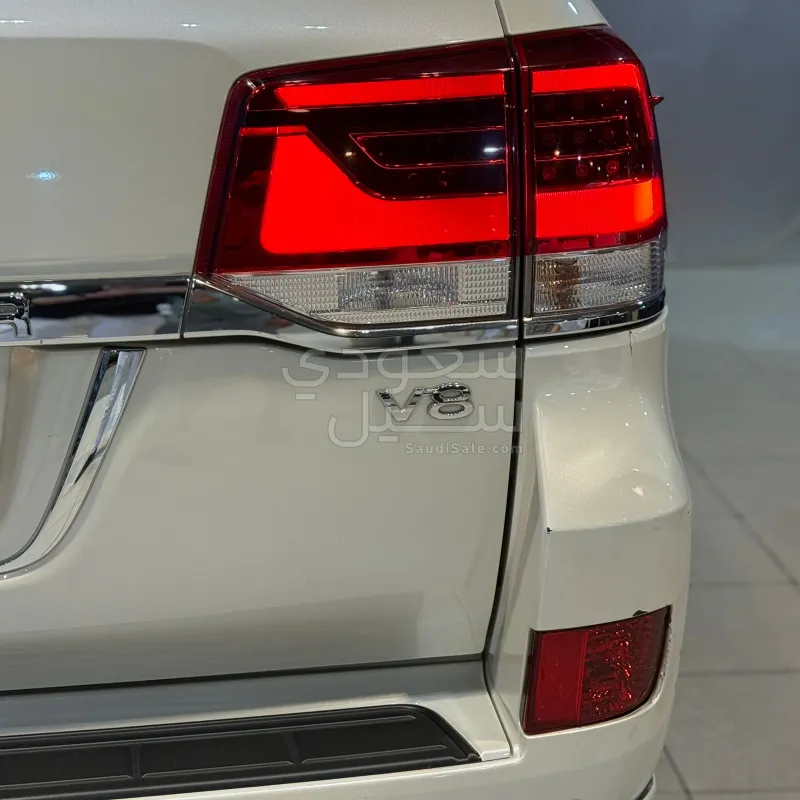 2017 Toyota Land Cruiser GXR