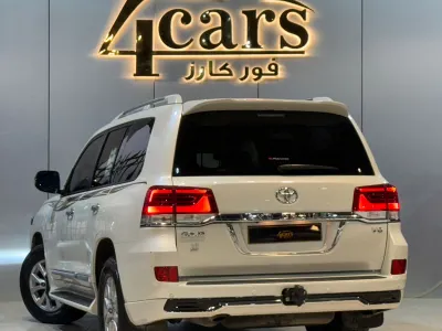 2017 Toyota Land Cruiser GXR
