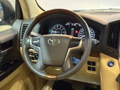 2017 Toyota Land Cruiser GXR