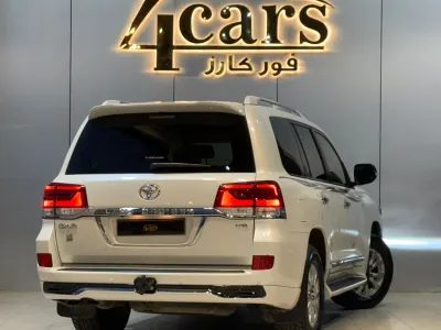 2017 Toyota Land Cruiser GXR