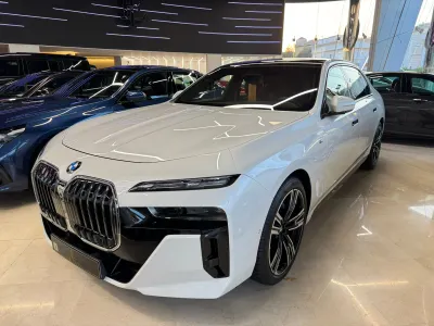 2025 BMW 7 Series 735Li