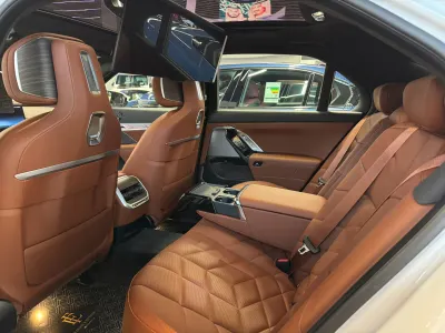 2025 BMW 7 Series 735Li