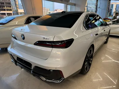 2025 BMW 7 Series 735Li