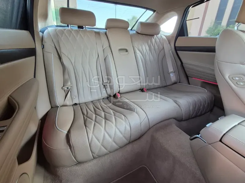 2025 Genesis G Royal 80