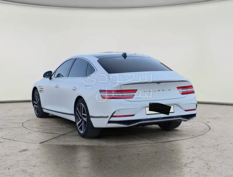 2025 Genesis G Royal 80