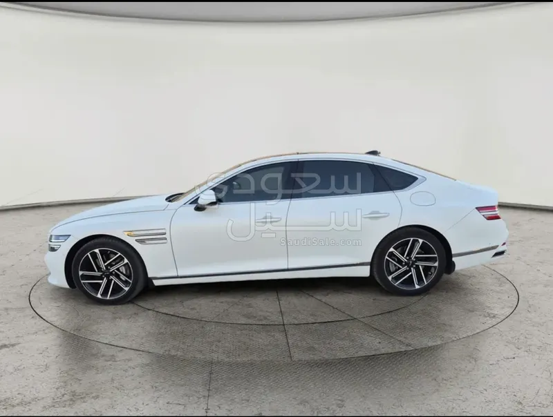 2025 Genesis G Royal 80