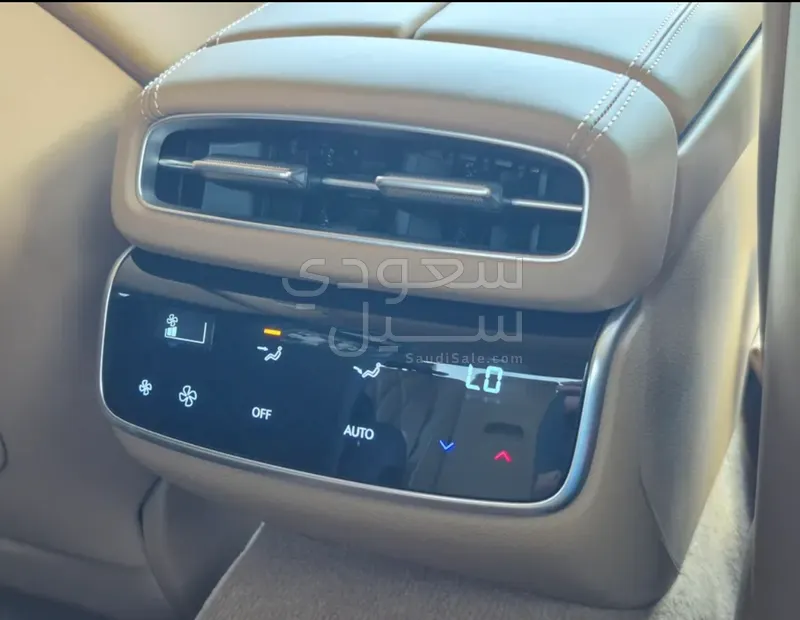 2025 Genesis G Royal 80