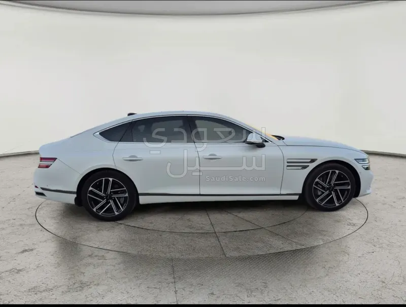2025 Genesis G Royal 80