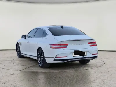 2025 Genesis G Royal 80