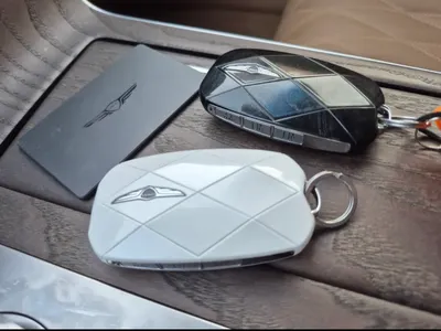2025 Genesis G Royal 80