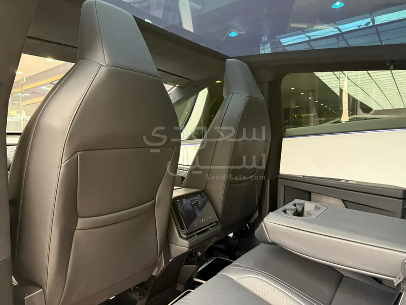 2024 Tesla cybertruck Foundation