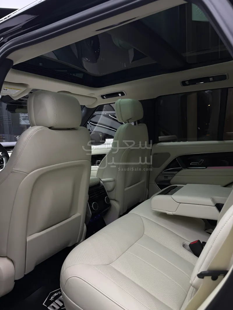 2025 Land Rover Range Rover HSE