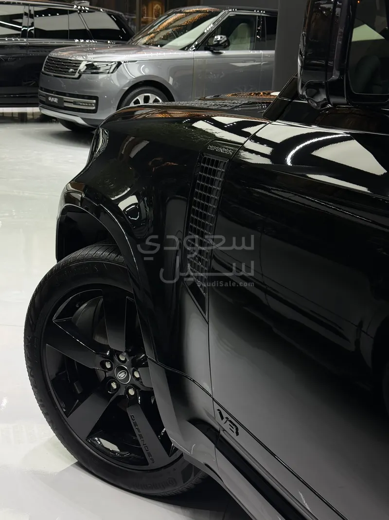 2025 Land Rover Defender carpathian edition