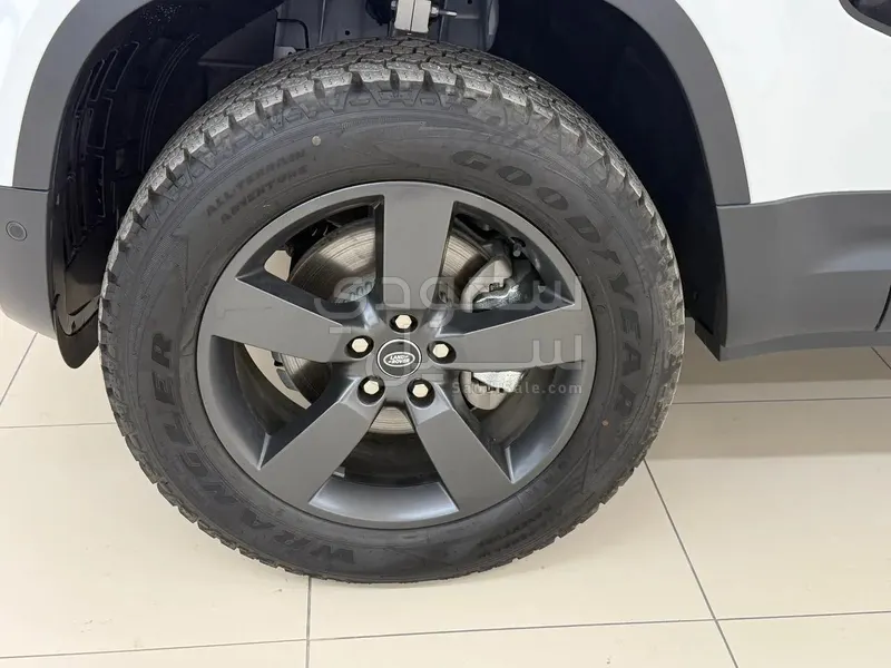 2025 Land Rover Defender S