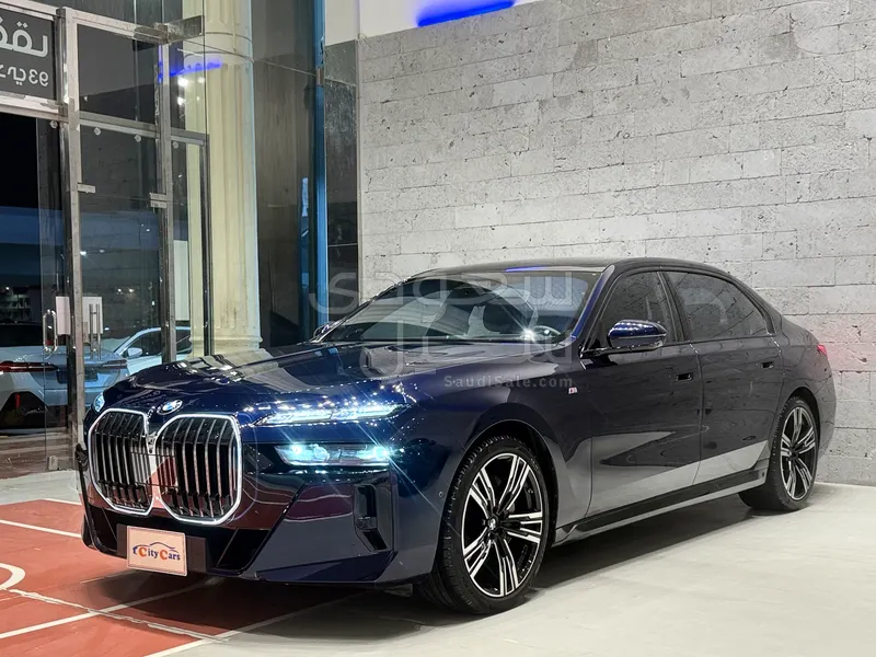 2023 BMW 7 Series 740i