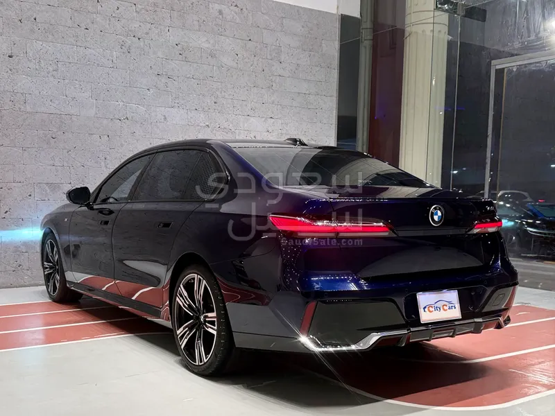 2023 BMW 7 Series 740i