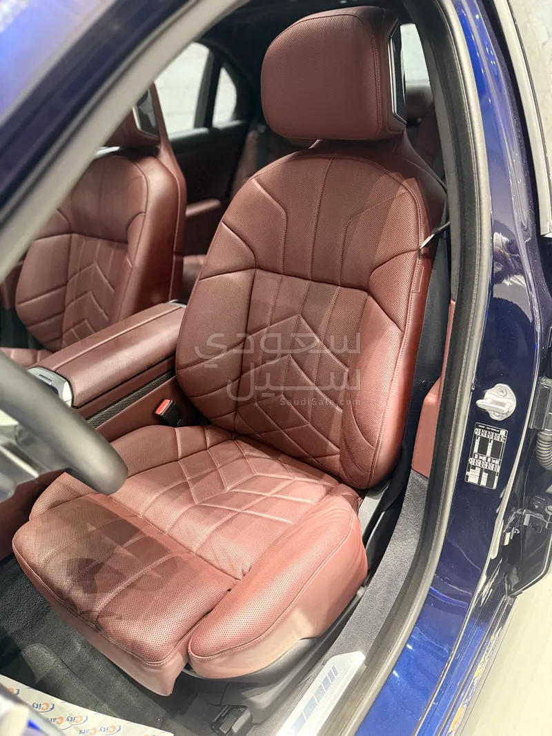 2023 BMW 7 Series 740i