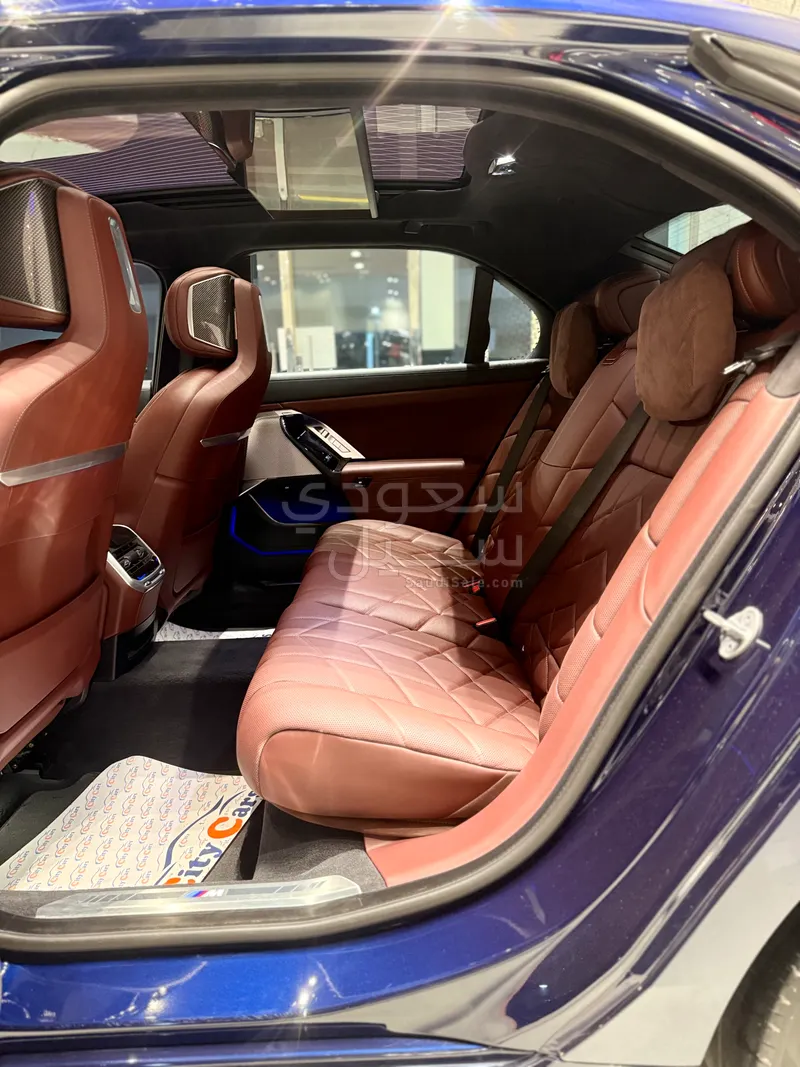 2023 BMW 7 Series 740i