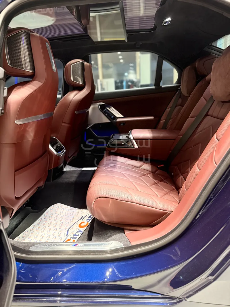 2023 BMW 7 Series 740i