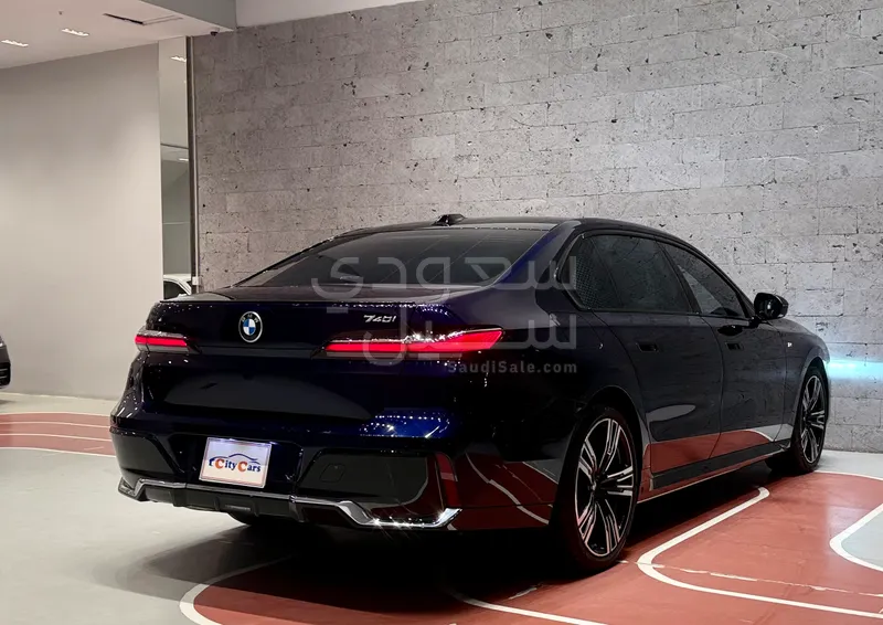 2023 BMW 7 Series 740i