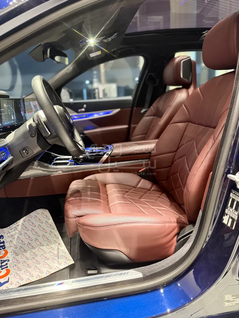 2023 BMW 7 Series 740i