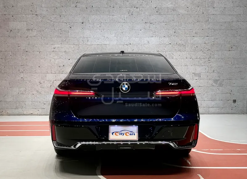 2023 BMW 7 Series 740i