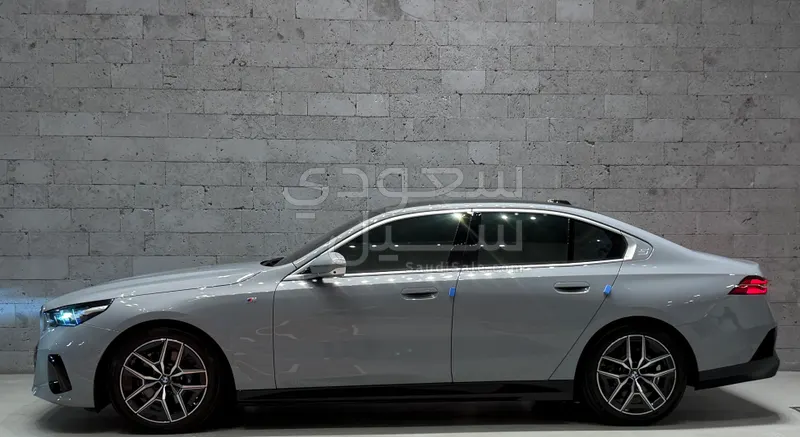 2024 BMW 5 Series 520i