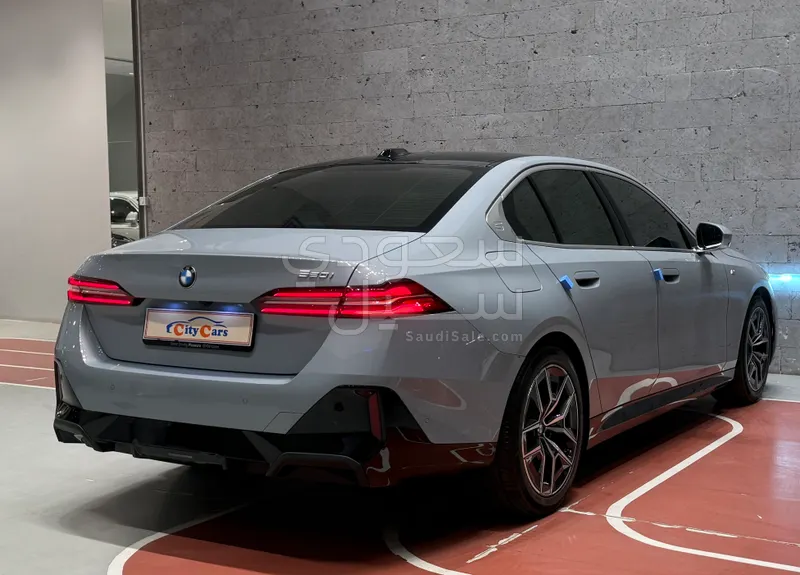 2024 BMW 5 Series 520i