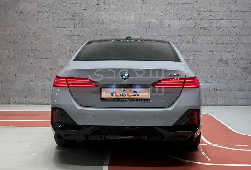 2024 BMW 5 Series 520i