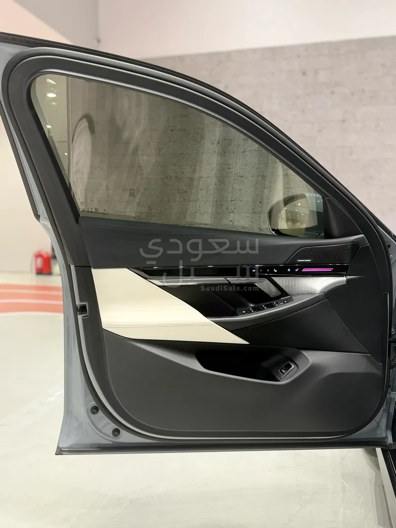 2024 BMW 5 Series 520i