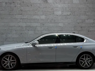 2024 BMW 5 Series 520i