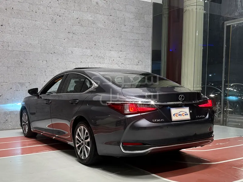 2022 Lexus ES 250
