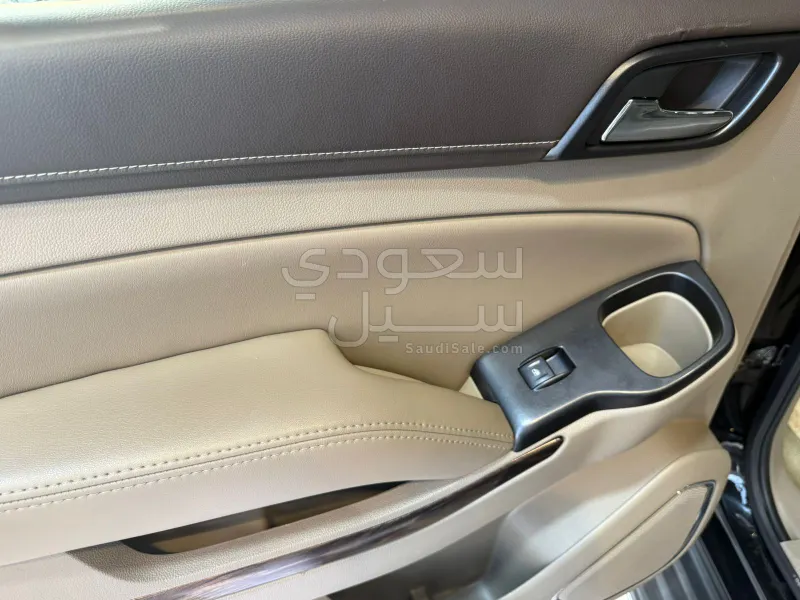 2017 جي ام سي يوكون اس ال تي