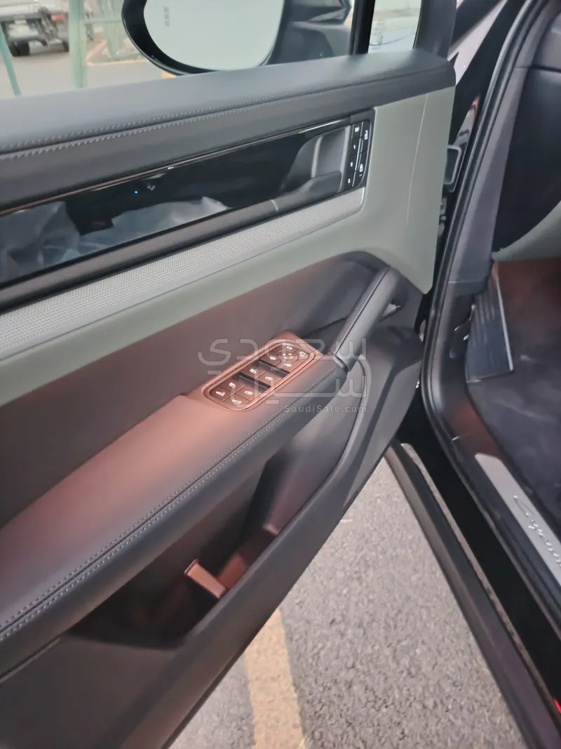 2025 Porsche Cayenne Coupe