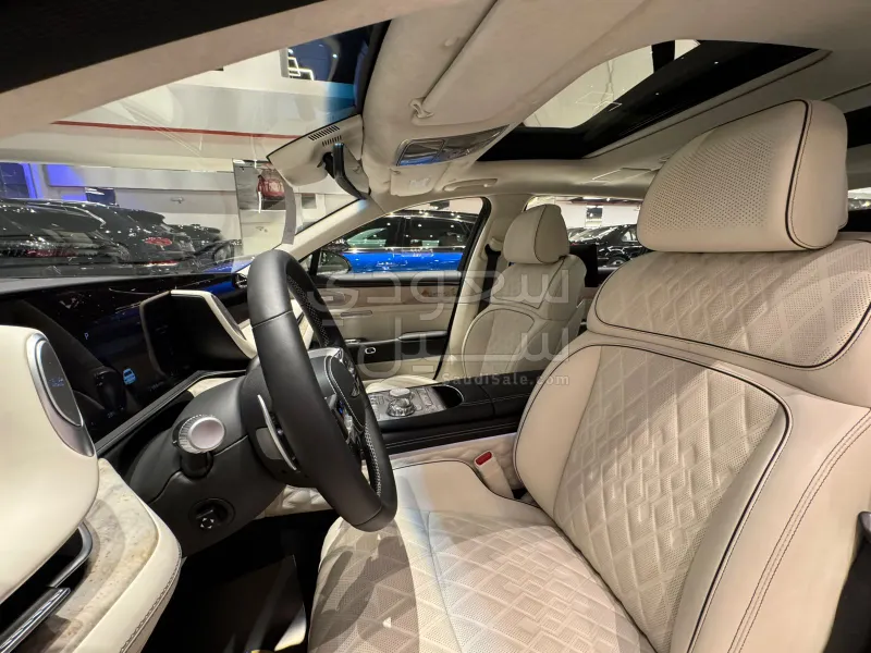 2023 Genesis G 90